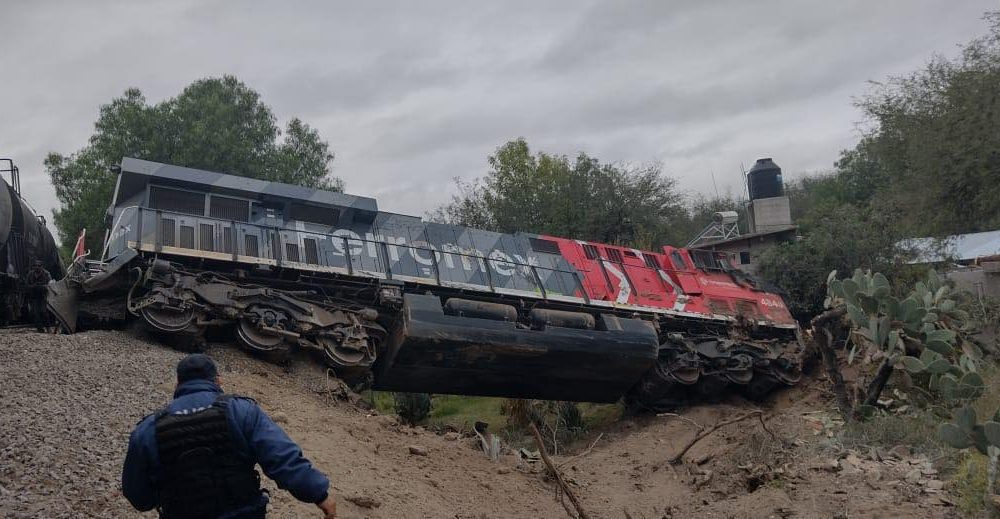 Deja 4 lesionados choque de tren y tractocamión en Edoméx Infopolitano
